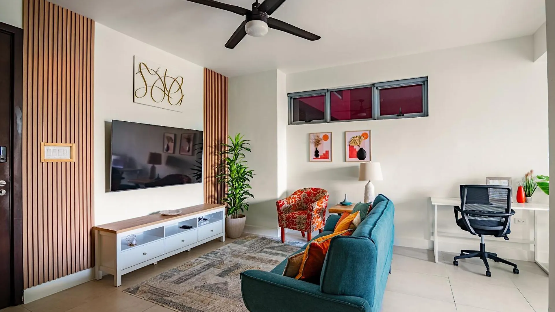 Parkhurst 303 King Bed Pool And Gym Kingston