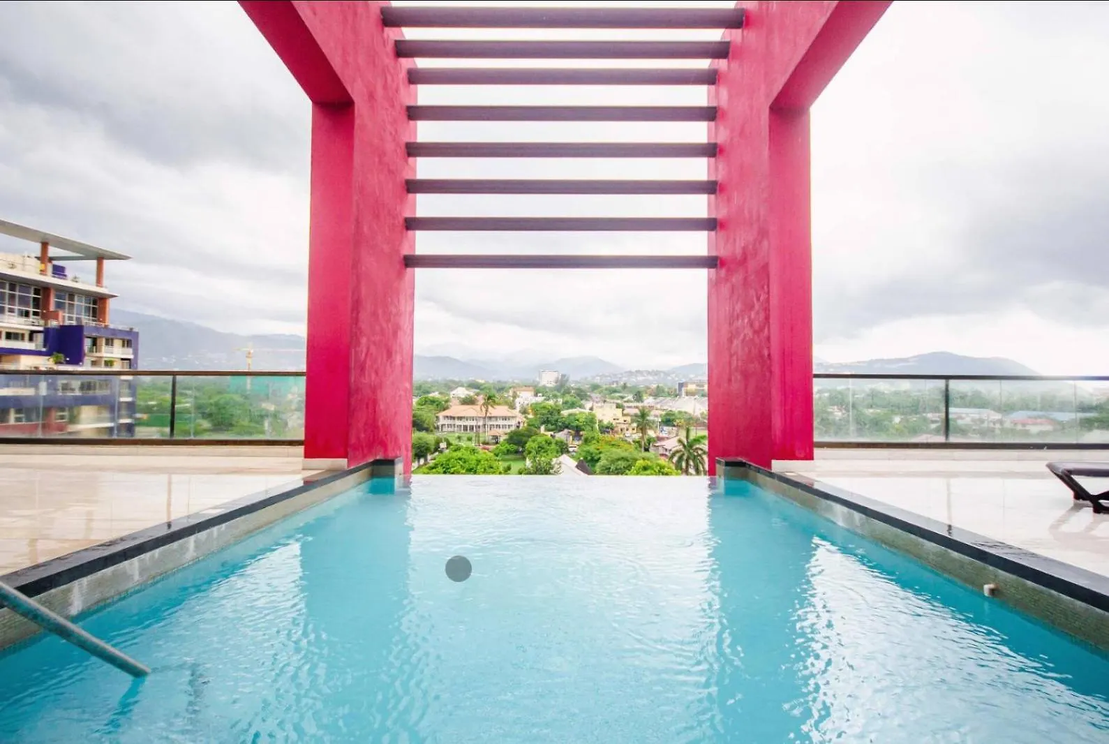 Daire Parkhurst 303 King Bed Pool And Gym Kingston